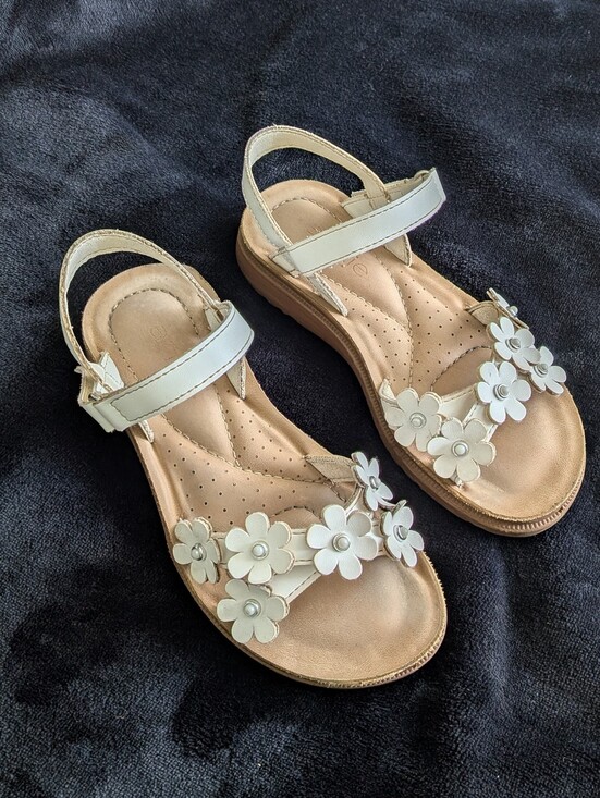 Annie Other - Girls Annie Floral Strap Sandals, White / Size 13